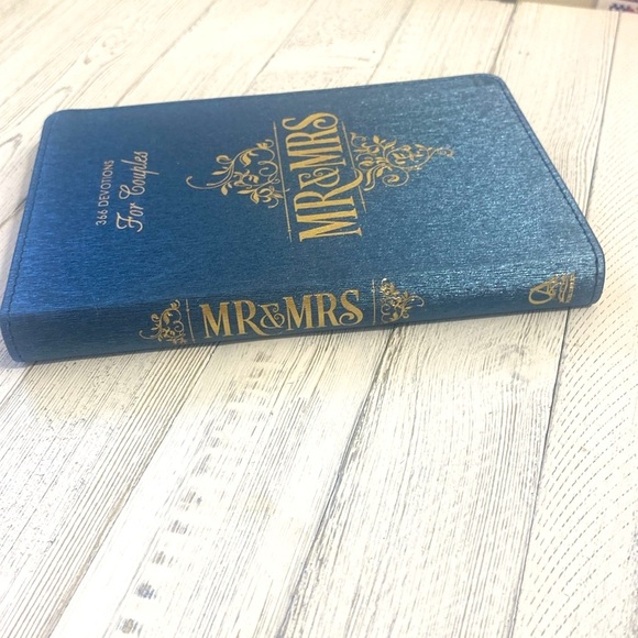 366 DEVOTIONS For Couples. MR. & MRS - Picture 2 of 14